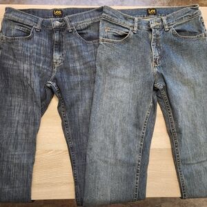2 pairs of Lee Men's Jeans 29x32.